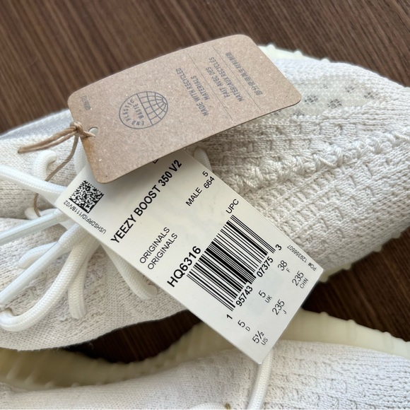 ADIDAS YEEZY BOOST 350 V2 BONE - Picture 4 of 6